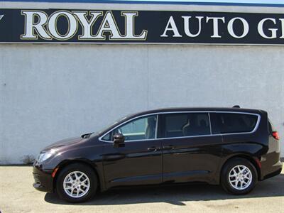 2017 Chrysler Pacifica Touring   - Photo 4 - Haddon Twp, NJ 08107
