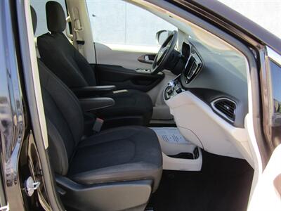 2017 Chrysler Pacifica Touring   - Photo 23 - Haddon Twp, NJ 08107