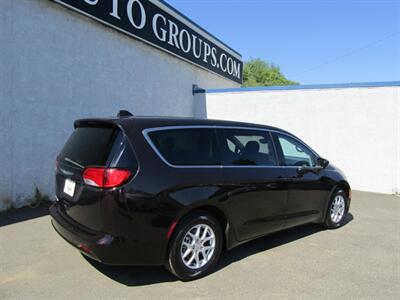 2017 Chrysler Pacifica Touring   - Photo 8 - Haddon Twp, NJ 08107