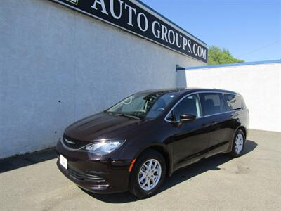 2017 Chrysler Pacifica Touring   - Photo 5 - Haddon Twp, NJ 08107
