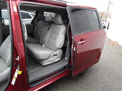 2017 Toyota Sienna XLE,NAV,LEATHER,TECH PKG,RVC,SILVER CERTIFIED   - Photo 17 - Haddon Twp, NJ 08107