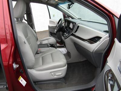 2017 Toyota Sienna XLE,NAV,LEATHER,TECH PKG,RVC,SILVER CERTIFIED   - Photo 21 - Haddon Twp, NJ 08107