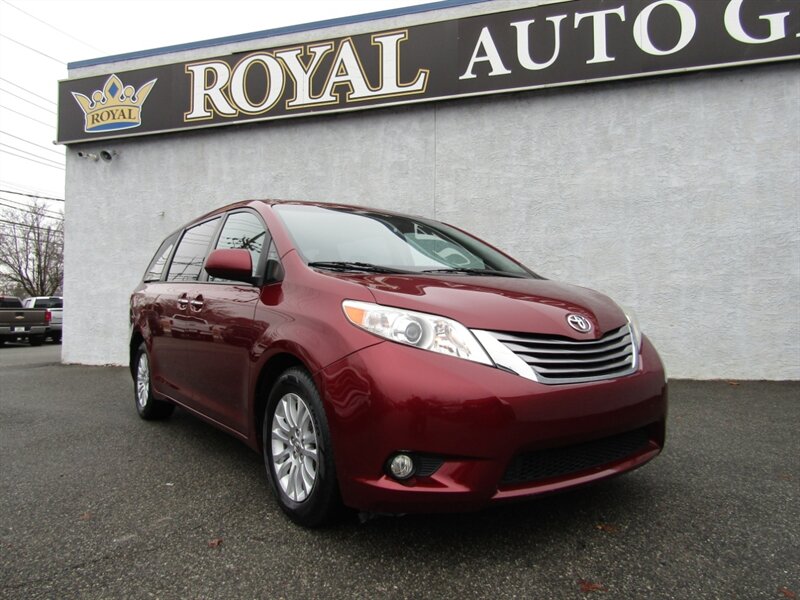 2017 Toyota Sienna XLE,NAV,LEATHER,TECH PKG,RVC,SILVER CERTIFIED   - Photo 1 - Haddon Twp, NJ 08107