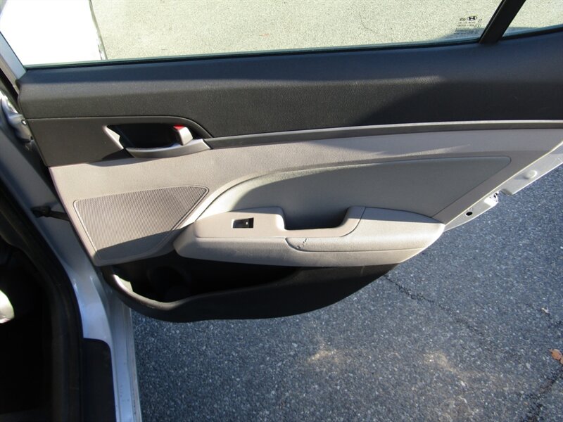 2017 Hyundai ELANTRA SE,CONV PKG,BLUETOOTH,SILVER CERTIFIED - Photo 18 - Haddon Twp, NJ 08107