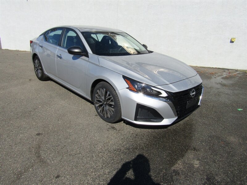 2024 Nissan Altima SV photo 3