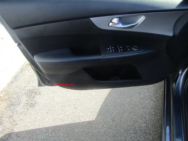 2023 Kia Forte LXS - Photo 9 - Haddon Twp, NJ 08107