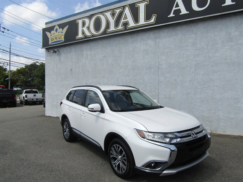 2016 Mitsubishi Outlander SE   - Photo 1 - Haddon Twp, NJ 08107