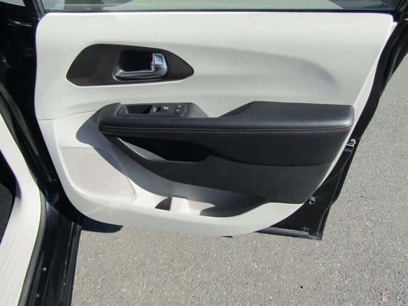 2019 Chrysler Pacifica TOURING,PWR PKG,CONV PKG,RVC,SILVER CERTIFIED - Photo 24 - Haddon Twp, NJ 08107