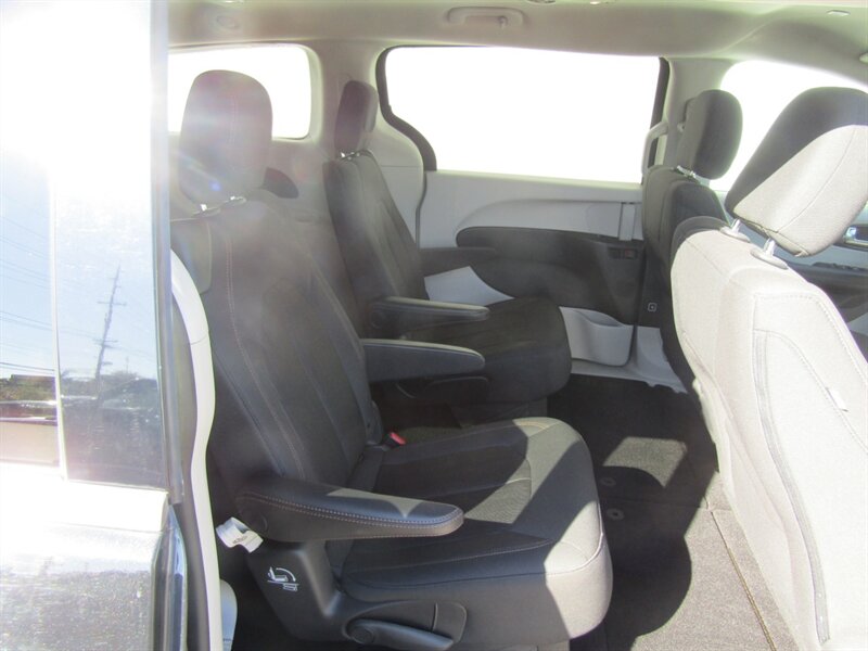 2019 Chrysler Pacifica TOURING,PWR PKG,CONV PKG,RVC,SILVER CERTIFIED - Photo 21 - Haddon Twp, NJ 08107