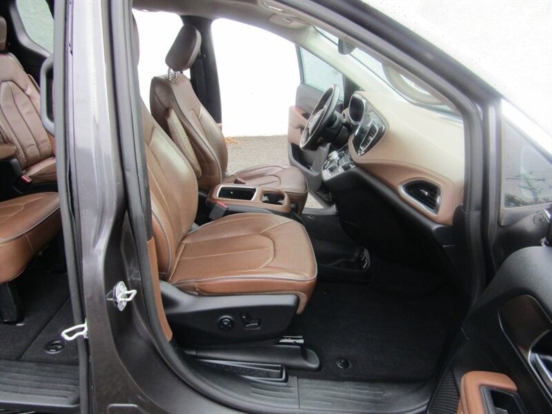2017 Chrysler Pacifica LIMITED,COMFORT PKG,RVC,SILVER CERTIFIED - Photo 46 - Haddon Twp, NJ 08107