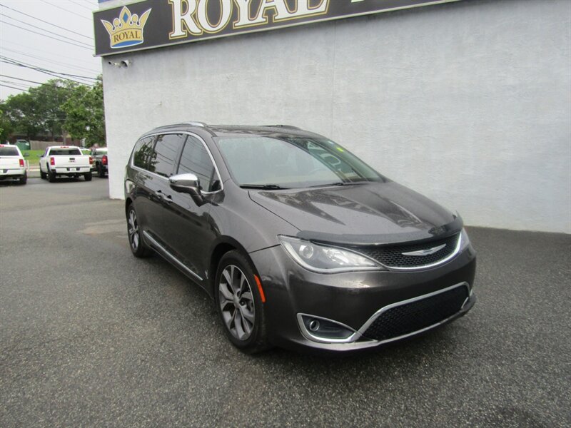 2017 Chrysler Pacifica LIMITED,COMFORT PKG,RVC,SILVER CERTIFIED - Photo 1 - Haddon Twp, NJ 08107