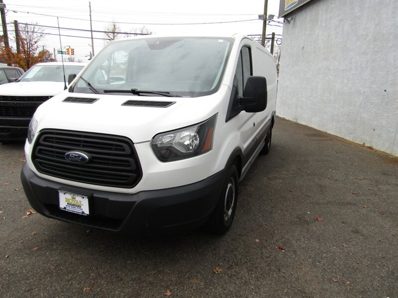 2017 Ford Transit photo 3