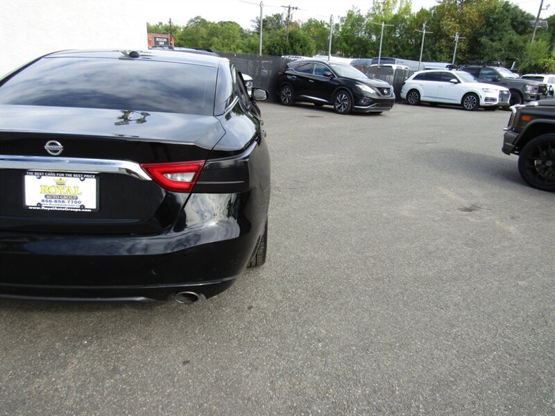 2016 Nissan Maxima S photo 26