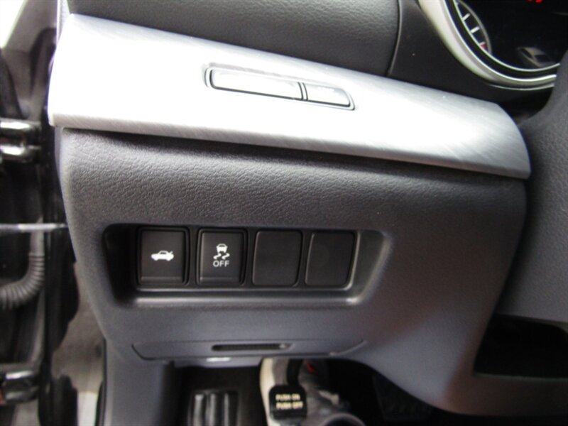 2016 Nissan Maxima S photo 36