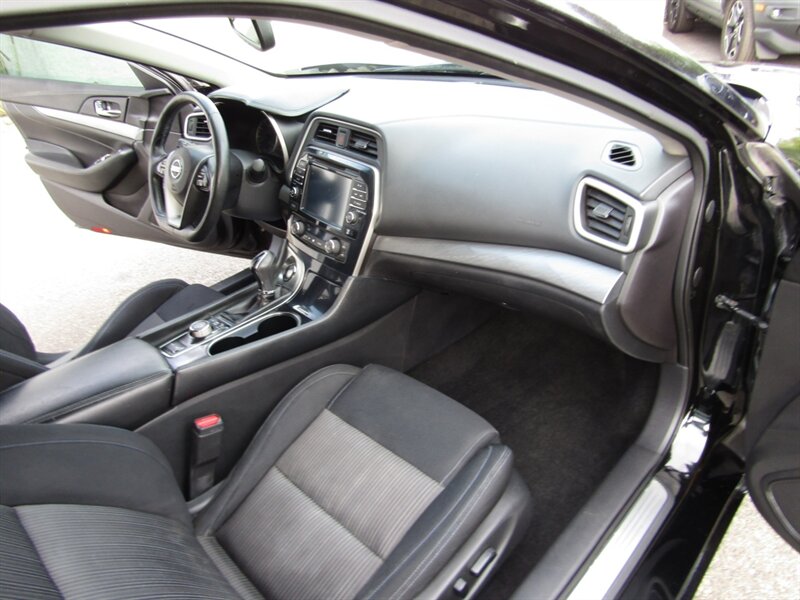2016 Nissan Maxima S photo 34
