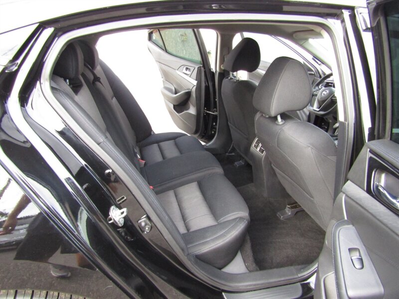 2016 Nissan Maxima S photo 32