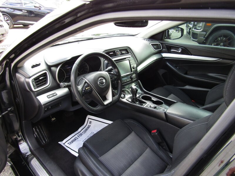 2016 Nissan Maxima S photo 30