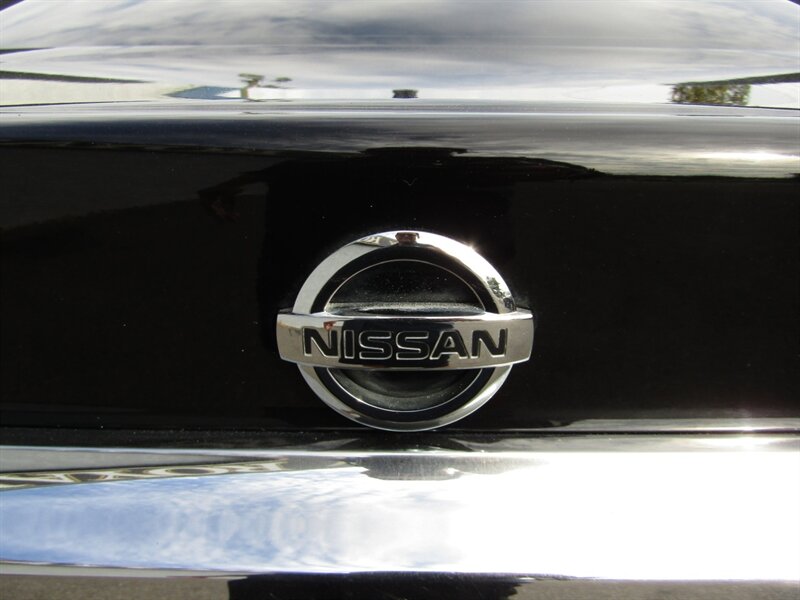 2016 Nissan Maxima S photo 21