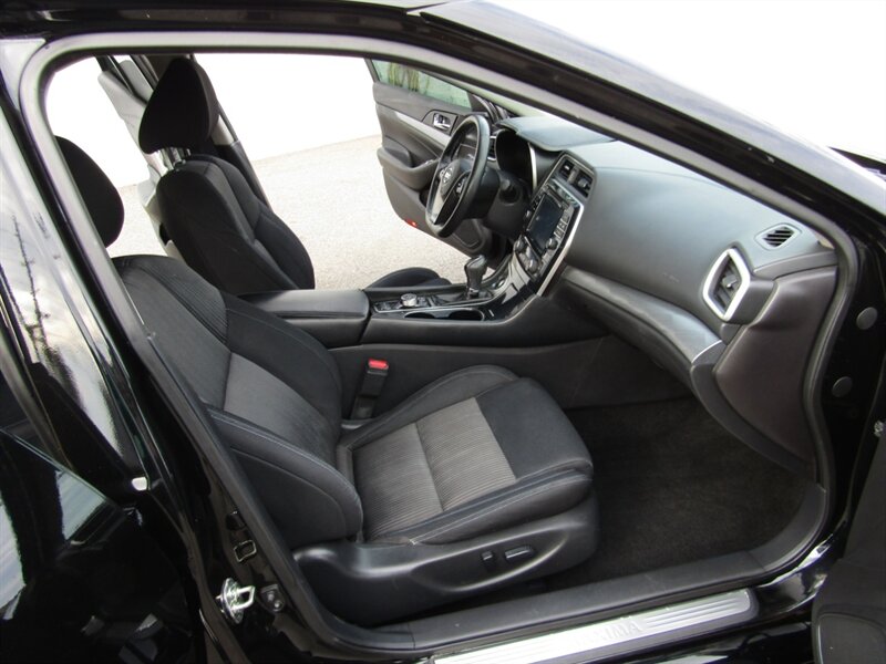 2016 Nissan Maxima S photo 33