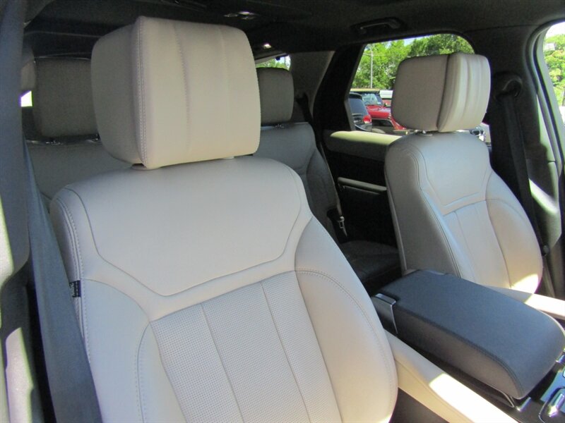 2019 Land Rover Discovery HSE,AWD, LUX PKG,DVD PKG,RVC,SILVER CERTIFIED - Photo 24 - Haddon Twp, NJ 08107