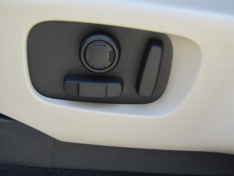 2019 Land Rover Discovery HSE,AWD, LUX PKG,DVD PKG,RVC,SILVER CERTIFIED - Photo 13 - Haddon Twp, NJ 08107