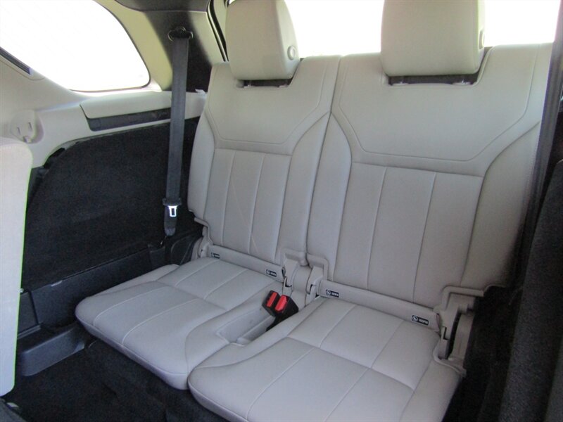 2019 Land Rover Discovery HSE,AWD, LUX PKG,DVD PKG,RVC,SILVER CERTIFIED - Photo 18 - Haddon Twp, NJ 08107