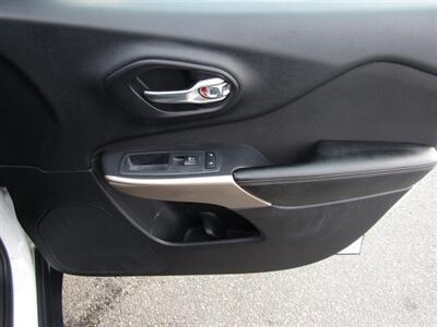 2017 Jeep Cherokee Latitude   - Photo 23 - Haddon Twp, NJ 08107