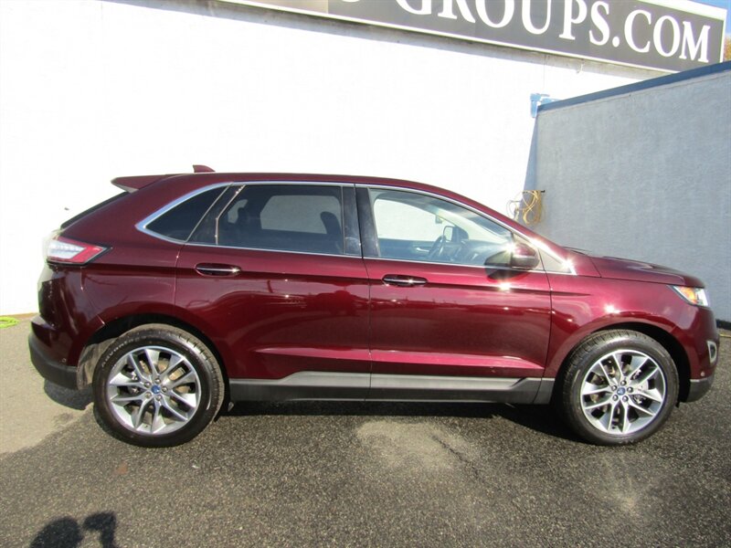 2017 Ford Edge Titanium photo 4