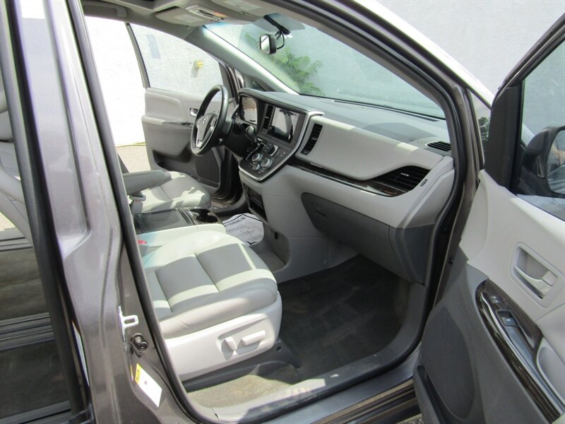 2015 Toyota Sienna XLE 7-Passenger Auto - Photo 40 - Haddon Twp, NJ 08107