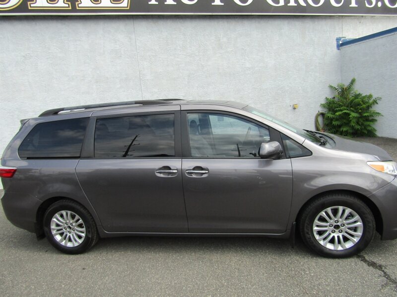 2015 Toyota Sienna XLE 7-Passenger Auto - Photo 8 - Haddon Twp, NJ 08107
