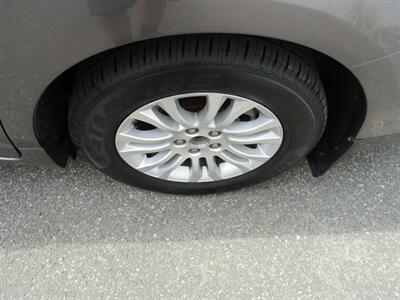 2015 Toyota Sienna XLE 7-Passenger Auto   - Photo 15 - Haddon Twp, NJ 08107