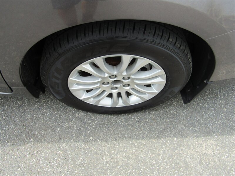 2015 Toyota Sienna XLE 7-Passenger Auto - Photo 15 - Haddon Twp, NJ 08107