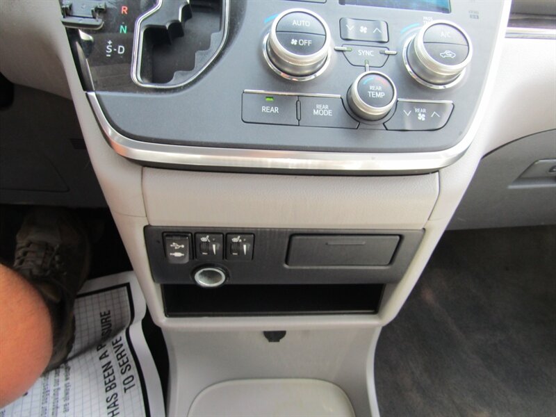 2015 Toyota Sienna XLE 7-Passenger Auto - Photo 55 - Haddon Twp, NJ 08107