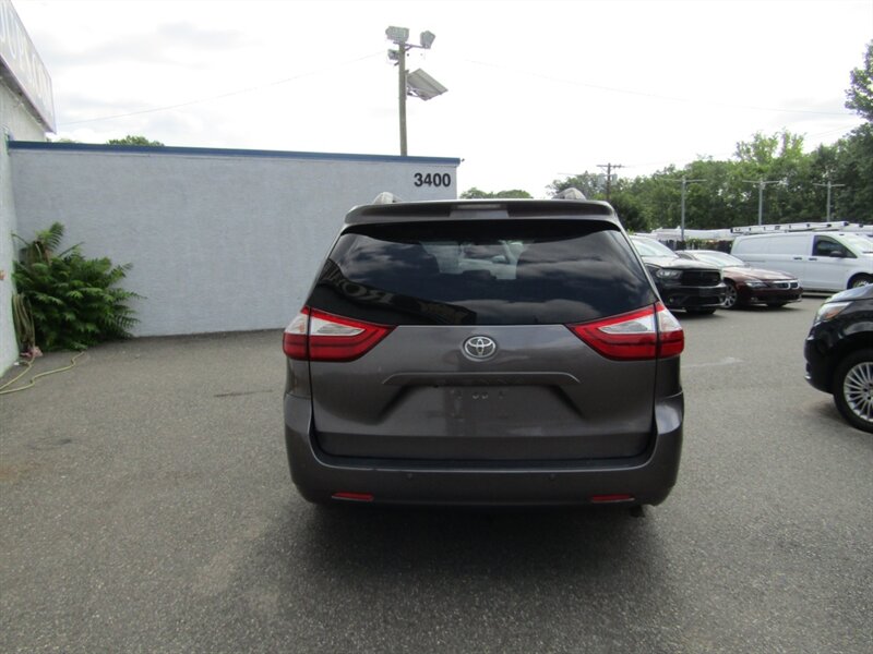 2015 Toyota Sienna XLE 7-Passenger Auto - Photo 6 - Haddon Twp, NJ 08107