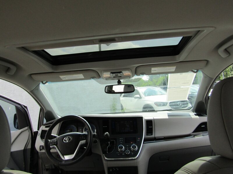 2015 Toyota Sienna XLE 7-Passenger Auto - Photo 43 - Haddon Twp, NJ 08107