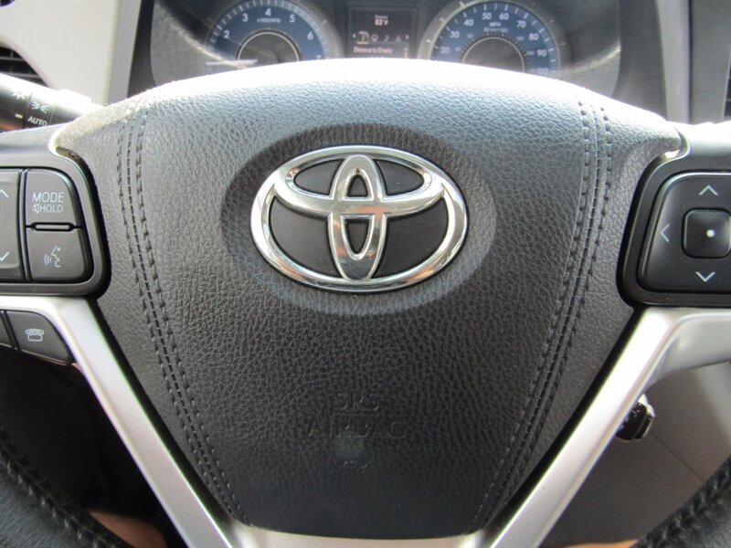 2015 Toyota Sienna XLE 7-Passenger Auto - Photo 48 - Haddon Twp, NJ 08107