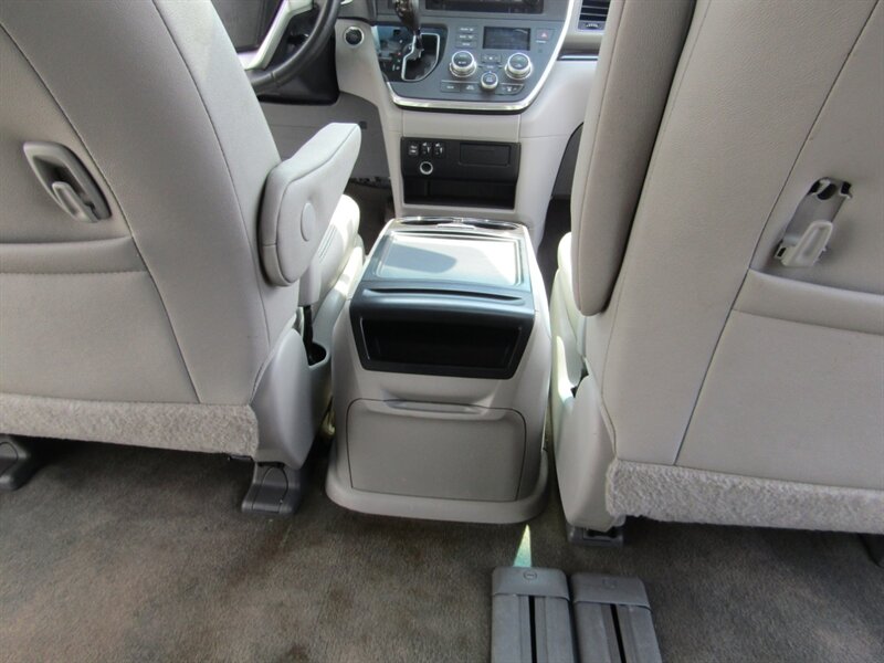 2015 Toyota Sienna XLE 7-Passenger Auto - Photo 42 - Haddon Twp, NJ 08107