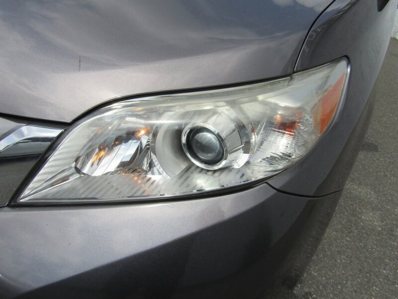 2015 Toyota Sienna XLE 7-Passenger Auto - Photo 12 - Haddon Twp, NJ 08107