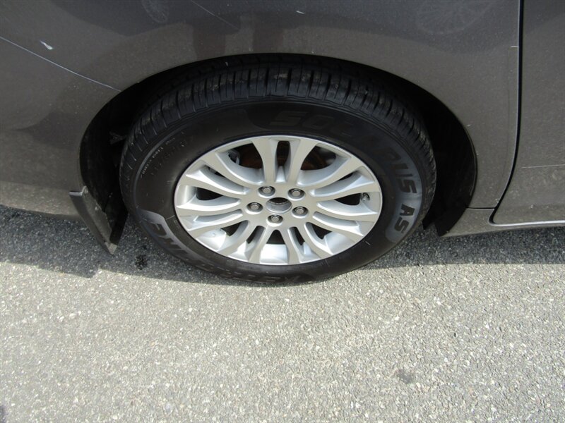 2015 Toyota Sienna XLE 7-Passenger Auto - Photo 16 - Haddon Twp, NJ 08107