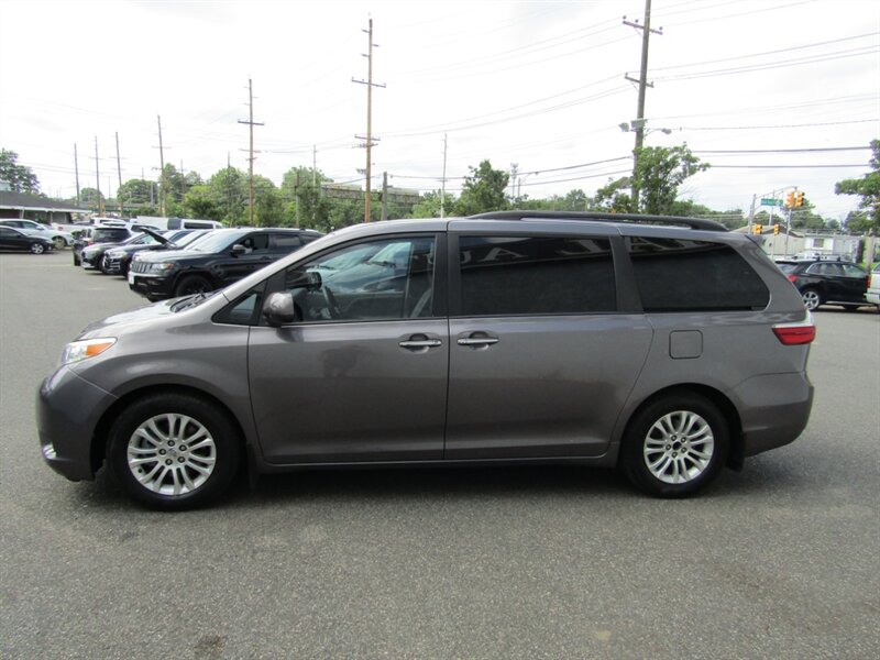 2015 Toyota Sienna XLE 7-Passenger Auto - Photo 4 - Haddon Twp, NJ 08107