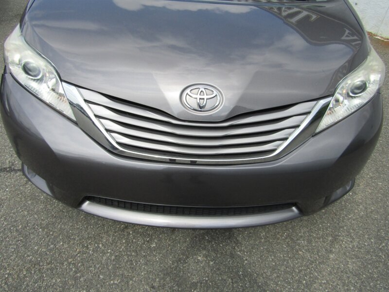 2015 Toyota Sienna XLE 7-Passenger Auto - Photo 11 - Haddon Twp, NJ 08107