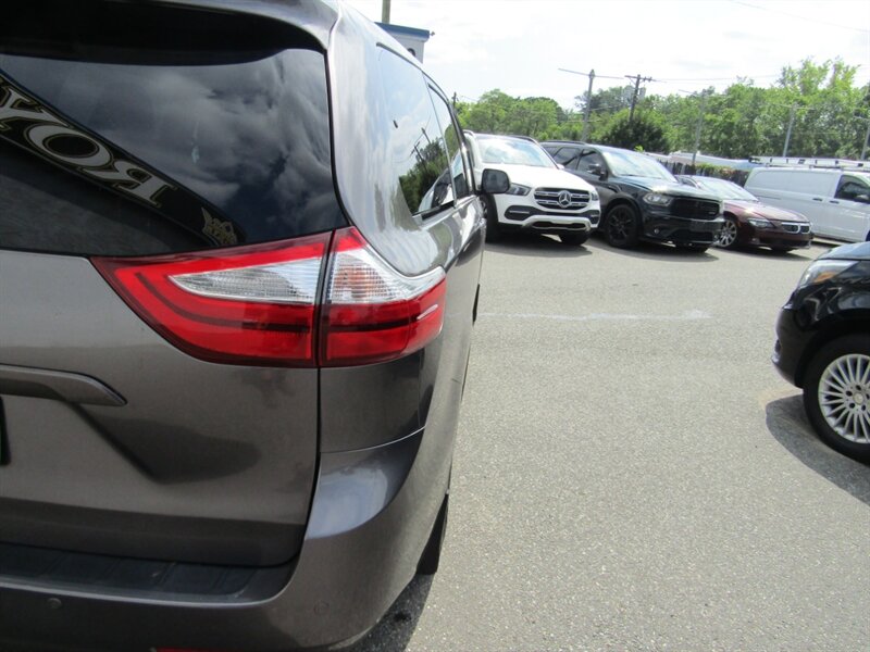 2015 Toyota Sienna XLE 7-Passenger Auto - Photo 24 - Haddon Twp, NJ 08107