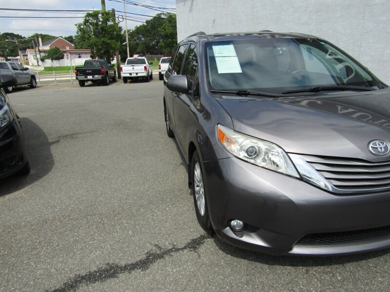 2015 Toyota Sienna XLE 7-Passenger Auto - Photo 18 - Haddon Twp, NJ 08107