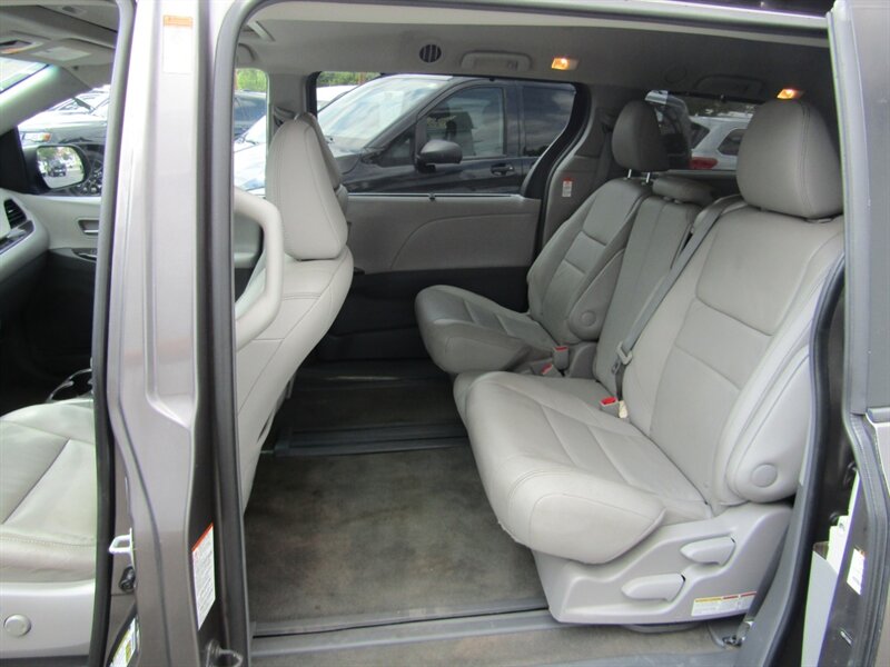 2015 Toyota Sienna XLE 7-Passenger Auto - Photo 31 - Haddon Twp, NJ 08107