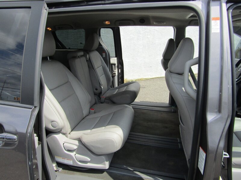 2015 Toyota Sienna XLE 7-Passenger Auto - Photo 38 - Haddon Twp, NJ 08107