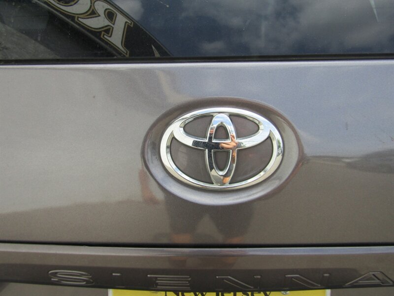 2015 Toyota Sienna XLE 7-Passenger Auto - Photo 22 - Haddon Twp, NJ 08107