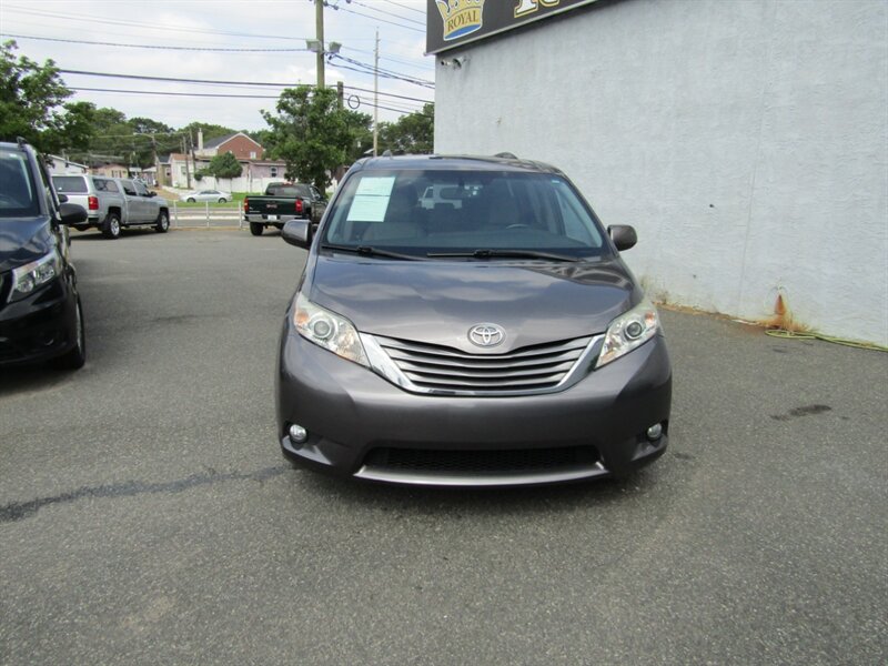 2015 Toyota Sienna XLE 7-Passenger Auto - Photo 2 - Haddon Twp, NJ 08107