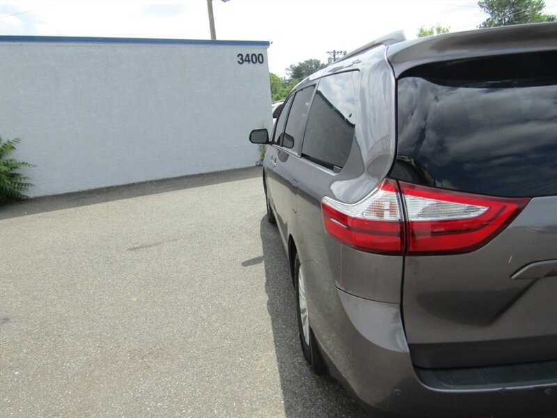 2015 Toyota Sienna XLE 7-Passenger Auto - Photo 23 - Haddon Twp, NJ 08107