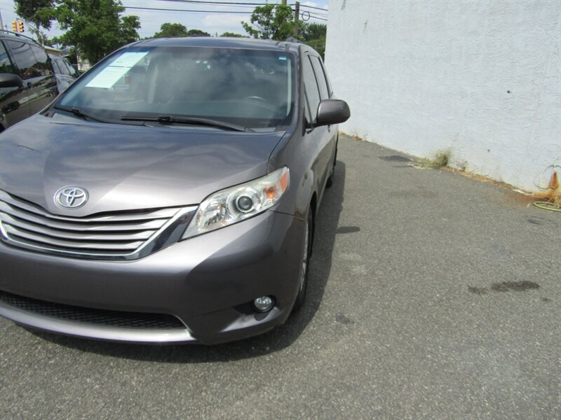 2015 Toyota Sienna XLE 7-Passenger Auto - Photo 19 - Haddon Twp, NJ 08107