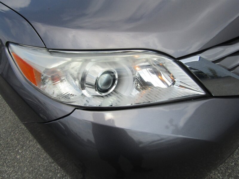 2015 Toyota Sienna XLE 7-Passenger Auto - Photo 9 - Haddon Twp, NJ 08107